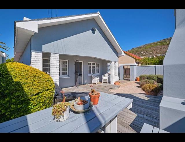 6 BEDROOM HOUSE FOR SALE IN FISH HOEK